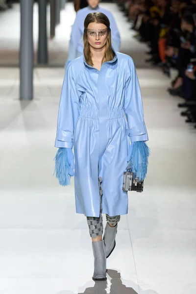 Look 12